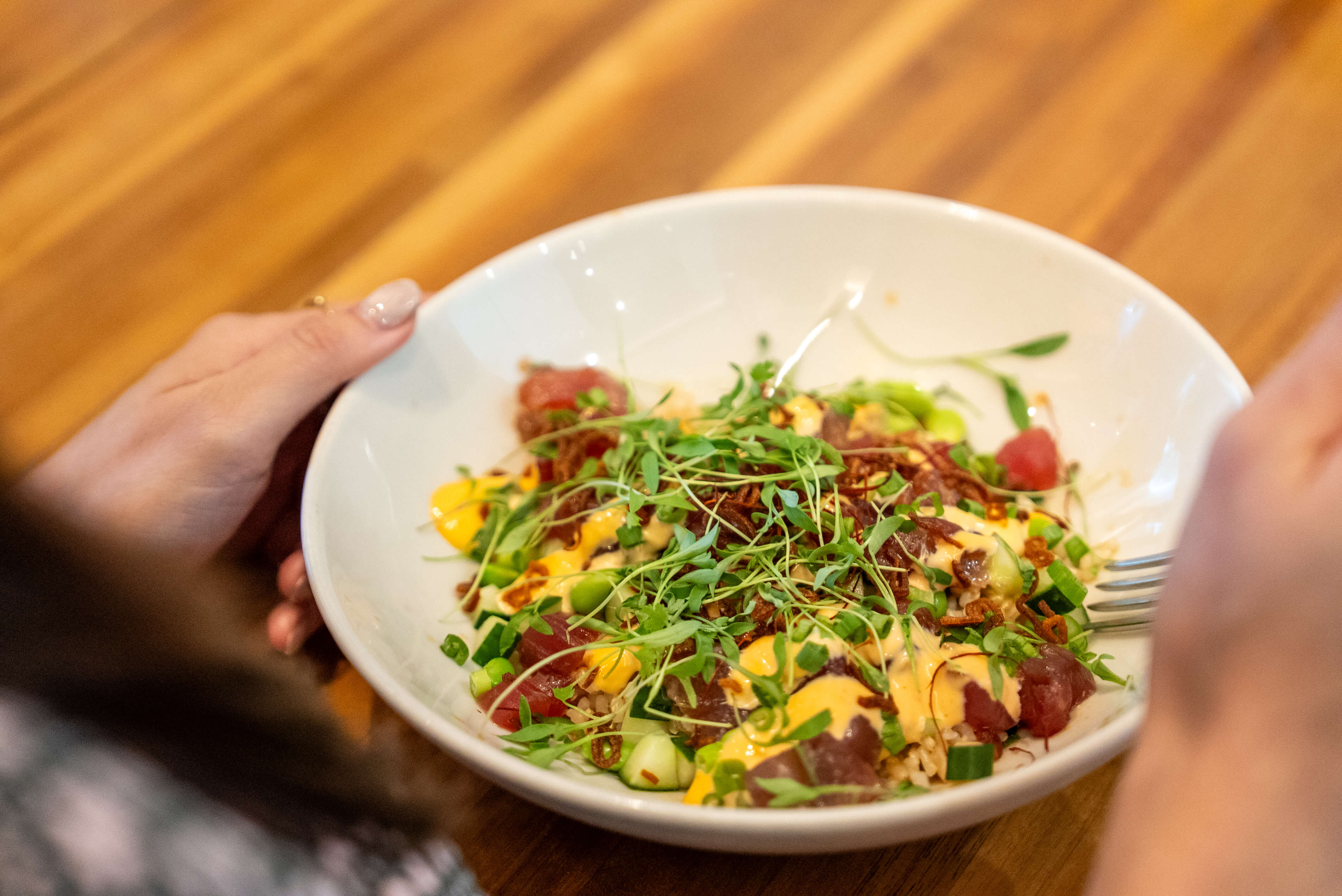 新鮮なマグロとアボカドの組み合わせが爽やかなポケ丼