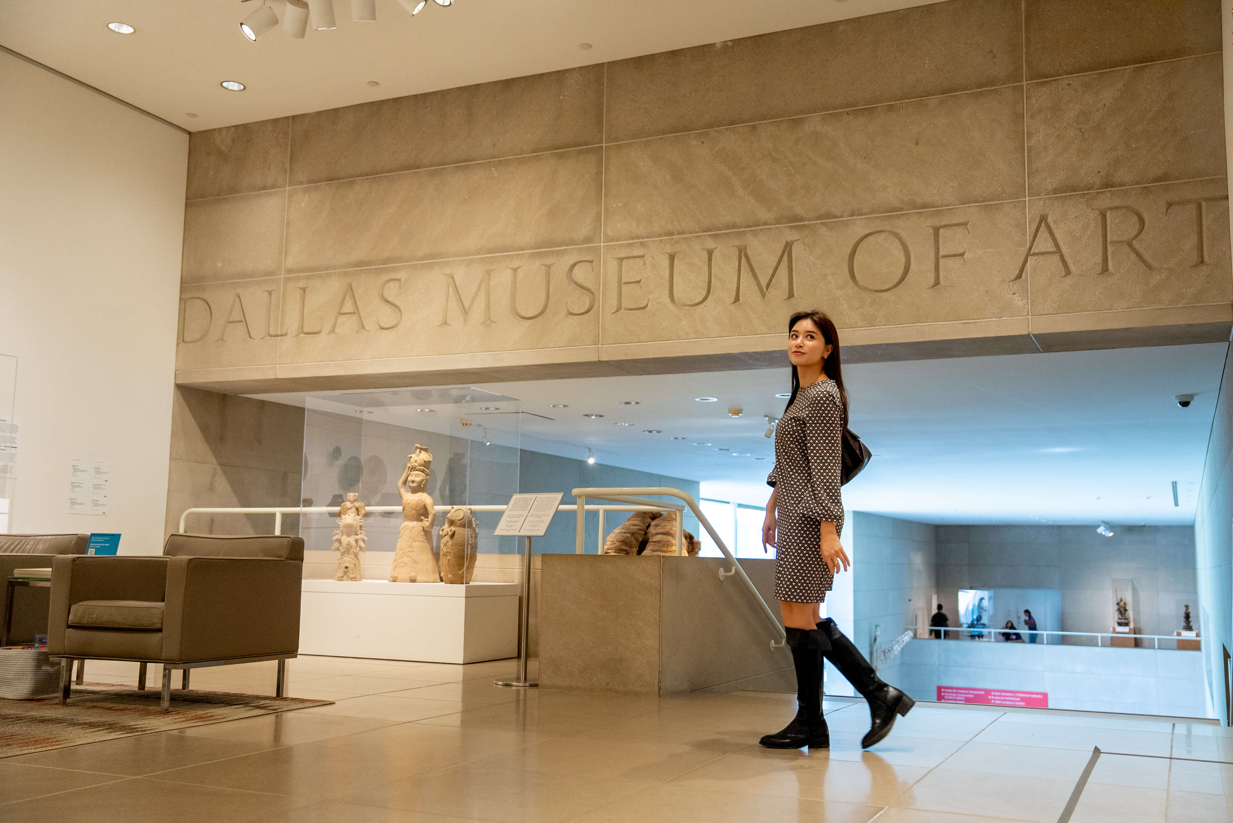 モダンアートから古代美術まで幅広いコレクションが並ぶ