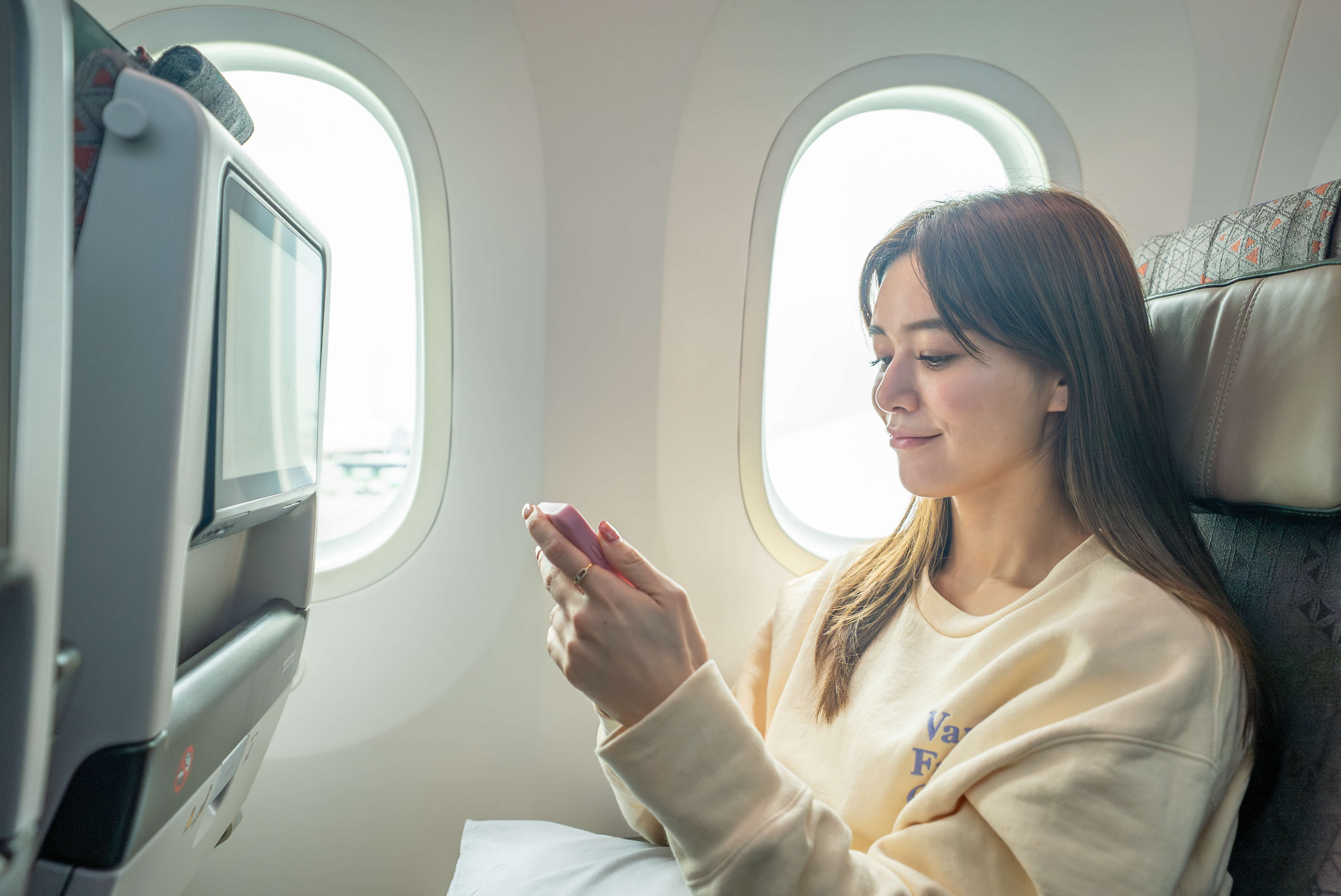 離陸後は機内エンターテインメントや美味しい機内食を満喫しながらリラックス